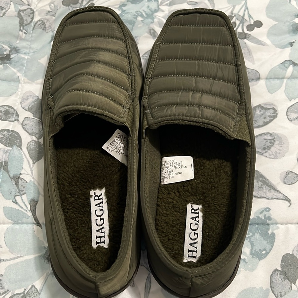 HAGGAR GREEN MEDIUM 8-9 PUFFER STYLE NYLON LOAFER SLIPPERS